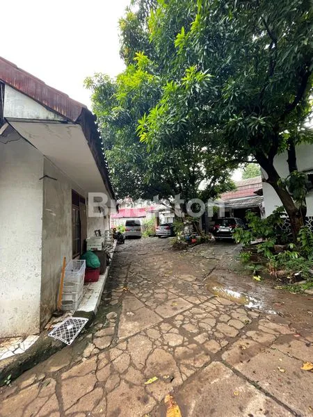 image RUMAH STRATEGIS HITUNG TANAH COCOK UNTUK USAHA PANGKALAN JATI JAKARTA SELATAN (5)