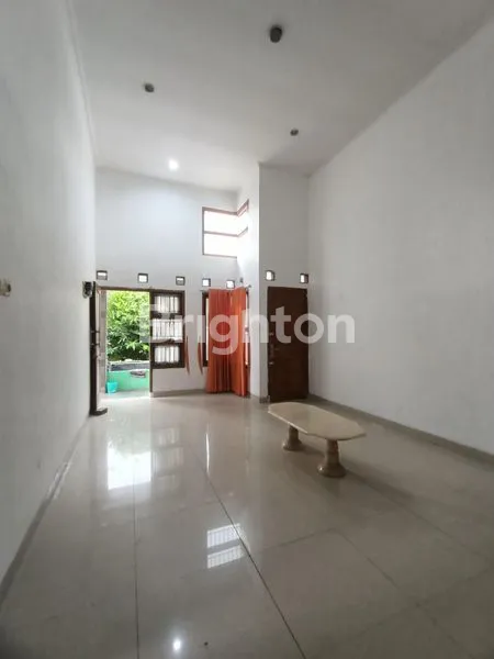 image RUMAH 1 LANTAI CLUSTER ONE GATE DEKAT EXIT TOL KAWASAN NYAMAN LOKASI STRATEGIS KE SOLO KOTA TIDAK JAUH DARI MANAHAN (2)