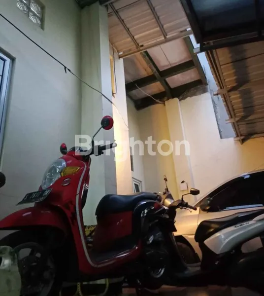 image RUMAH 3 LANTAI MINIMALIS DI RUNGKUT, DEKAT MERR (3)