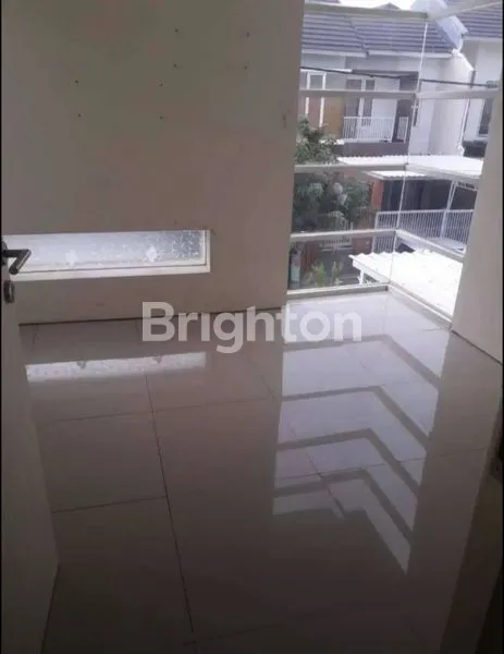 image RUMAH 2 LANTAI SIAP HUNI (6)