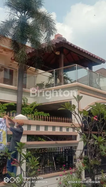 image RUMAH MEWAH DI MANYAR KERTOADI  (1)