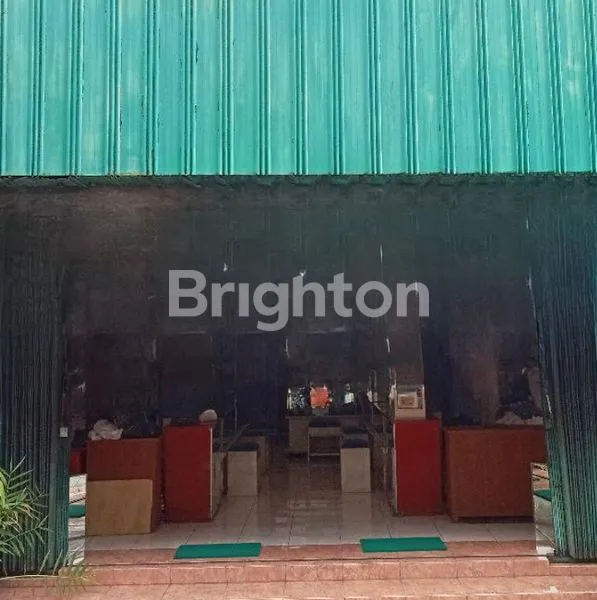 RUKO  2 LANTAI PINGGIR JALAN RAYA, LOKASI DI AREA PUSAT PERDAGANGAN EMAS KETANDAN, FULL BANGUNAN, COCOK UNTUK BANK, TOKO, KANTOR, LEBAR DEPAN 5,5 M, 0 KM KE PASAR BERINGHARJO, 3 MENIT KE MALIOBORO. HARGA MASIH BISA NEGO.