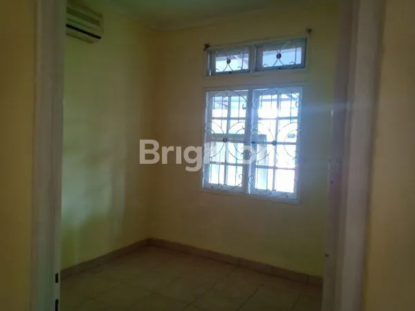 image RUMAH 2 LANTAI ASRI DAN SANGAT NYAMAN DI GRAHA RAYA BINTARO CLUSTER FEDORA TANGERANG SELATAN  (4)