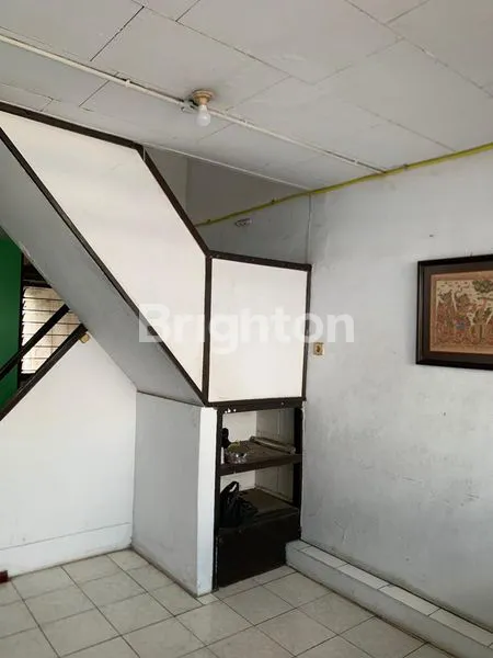 image RUMAH TUA HITUNG TANAH DI PERUMNAS DEPOK JAYA (6)