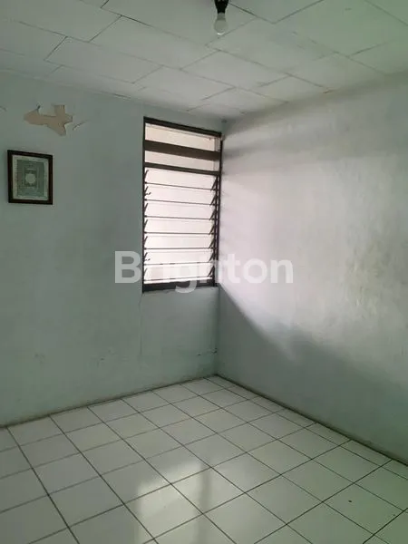 image RUMAH TUA HITUNG TANAH DI PERUMNAS DEPOK JAYA (3)