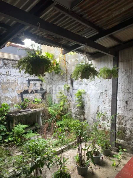 image RUMAH TUA HITUNG TANAH DI PERUMNAS DEPOK JAYA (5)