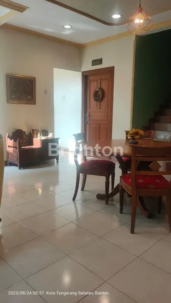 image RUMAH MEWAH 2 LANTAI LINGKUNGAN AMAN DAERAH BSD (5)