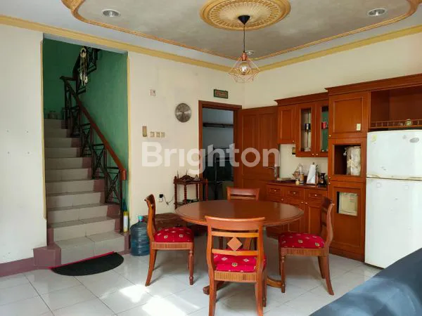 image RUMAH MEWAH 2 LANTAI LINGKUNGAN AMAN DAERAH BSD (8)