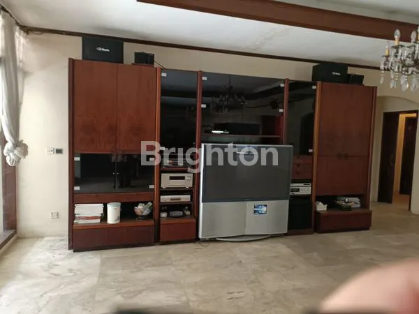 image RUMAH TUA TANJUNG DUREN HITUNG TANAH LOKASI SANGAT STRATEGIS DEKAT HOTEL DAN MALL CIPUTRA (6)