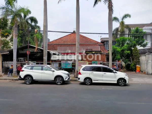 RUMAH BISNIS DI PUSAT KOTA SURABAYA, JALAN RAMAI LANCAR, ADA SEJUMLAH CAFE & RESTORAN MENARIK, COCOK UNTUK KANTOR / CAFE & RESTO / PRAKTEK DOKTER, DLL