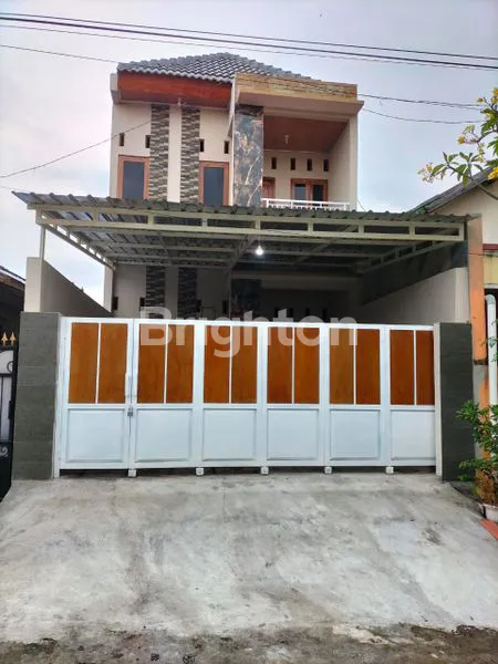 RUMAH TENGAH KOTA SOLO DEKAT JALAN RAYA SOLO UNTUK USAHA RUMAH TINGGAL