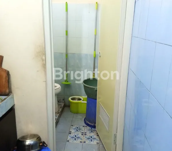 image RUMAH 2 LANTAI DENGAN CARPORT DI UTAN KAYU MATRAMAN JAKARTA SIAP HUNI (3)