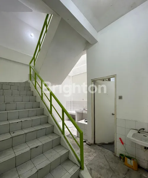 image RUKO 4 LANTAI DEKAT PELABUHAN DI MITRA BAHARI PLUIT SIAP PAKAI (5)