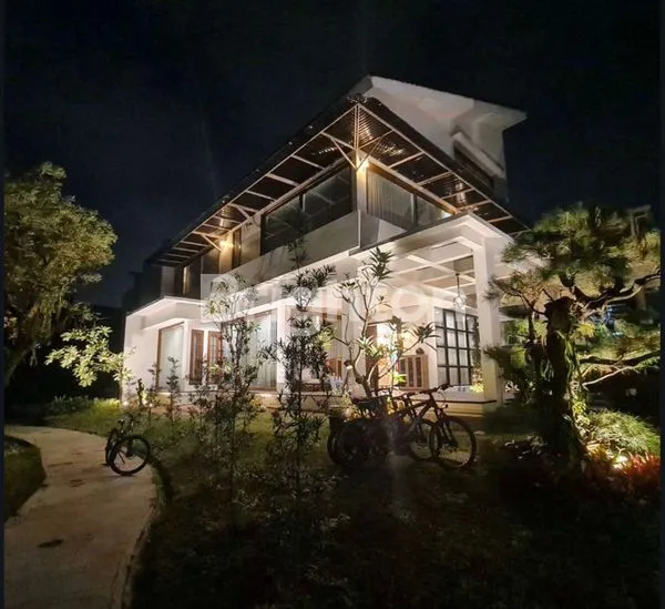 image RUMAH MEWAH SEPERTI VILLA DI DELATINOS CARRIBEAN BSD TANGERANG (1)