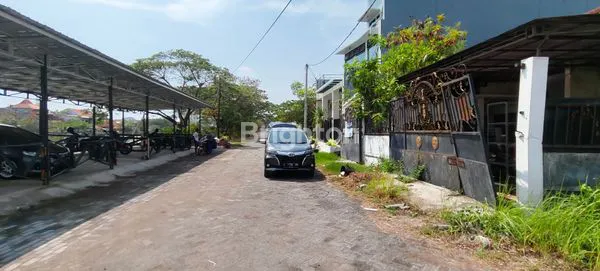 image RUMAH LAMA HANYA +/-100METERAN DARI RENCANA JALAN OERR, RUMAH HITUNG TANAH HOOK DI SUKOLILO PARK REGENCY, SURABAYA (3)