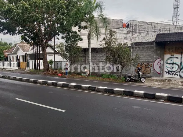 image TANAH KOSONG SELATAN UNIVERSITAS MUHAMMADIYAH YOGYAKARTA (UMY), PINGGIR RING ROAD SELATAN, KASIHAN YOGYAKARTA (3)