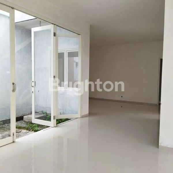 image RUMAH CANTIK 2 LANTAI SIAP HUNI DI TENGAH KOTA KEDIRI (2)