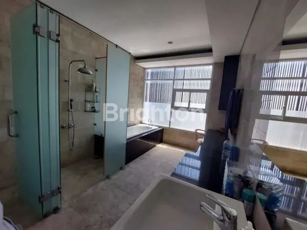 image RUKO BESAR DAN BAGUS EX SHOWROOM DI ULUWATU (3)