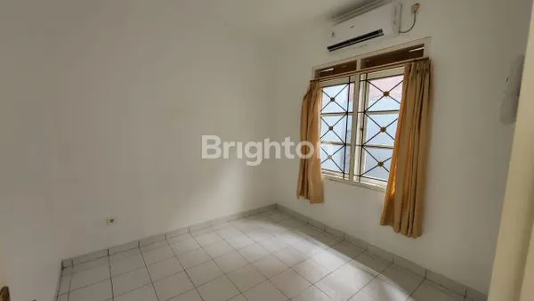 image RUMAH TERAWAT CLUSTER KOTA WISATA SUDAH RENOVASI  (5)