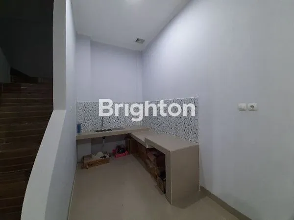 image RUMAH MEWAH 2 LANTAI STRATEGIS DI KOTA DEPOK (4)