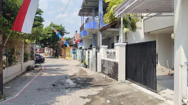 image RUMAH BARU RENOVASI MANAHAN PUSAT KOTA SOLO DEKAT DENGAN TOL NGEMPLAK (8)