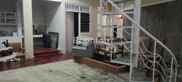 image RUMAH BARU RENOVASI MANAHAN PUSAT KOTA SOLO DEKAT DENGAN TOL NGEMPLAK (5)