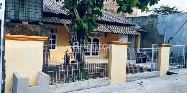 image RUMAH + KOST HALAMAN LUAS CUKUP UNTUK 3 MOBIL DI KARAWANG (6)