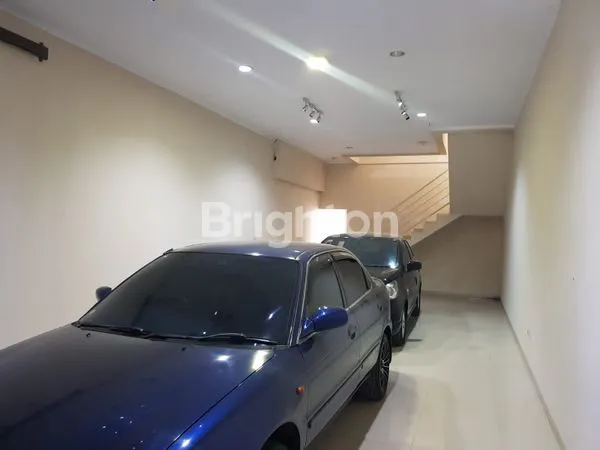 RUKO LUX 3 LANTAI MAINROAD HOLIS