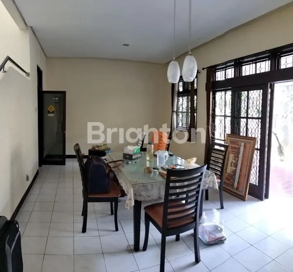 image RUMAH ASRI DENGAN TAMAN DEPAN DAN TAMAN BELAKANG YANG LUAS DI VILLA DUTA (3)