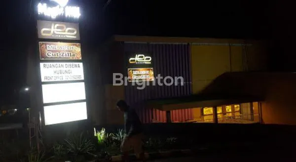 image GEDUNG 3 LANTAI COCOK BUAT USAHA KULINER LANTAI 3 SUDAH ADA CINEMA 2 PINTU (3)