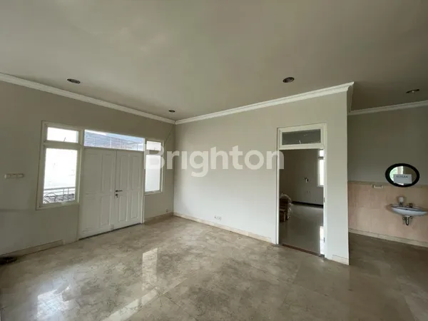 image SEMI FURNISH SIAP HUNI RUMAH VILLA BUKIT MAS LOKASI STRATEGIS SELANGKAH GRAHA FAMILY DEKAT KE AKSES DAN EXIT TOL AREA TENGAH KOTA SURABAYA JAWA TIMUR (3)