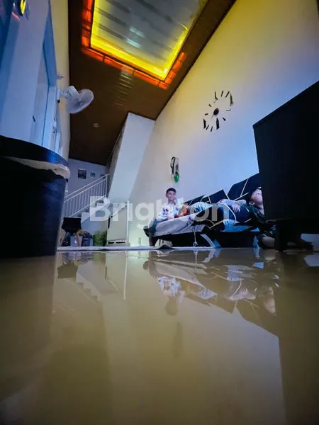 image RUMAH 3 LANTAI GRESS SPACE BAGUSS GUNUNG ANYAR SURABAYA (7)