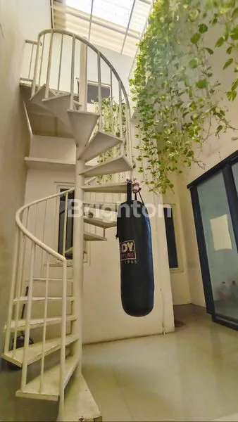 image RUMAH SIAP HUNI 1,5 LANTAI DI GRIYA KEBRAON UTAMA ,SANGAT COCOK UNTUK USAHA (8)