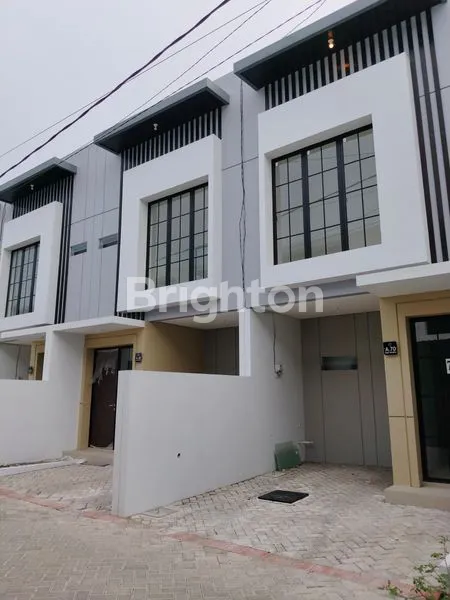 image RUMAH BARU SIAP. HUNI REGENCY ONE BABATAN. PANTAI (1)