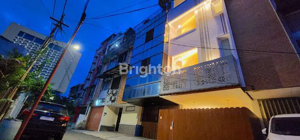 KOSAN 4 LANTAI BARU 17 PINTU FULL FURNISH FULL OCCUPANCY DI JAKARTA PUSAT