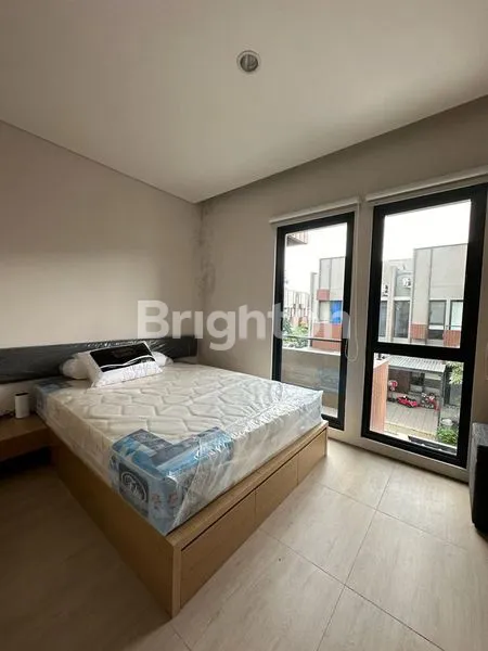 image RUMAH STRATEGIS SIAP HUNI DI BSD (2)