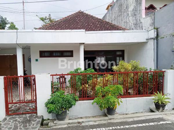 image RUMAH HITUNG TANAH, LOKASI STRATEGIS, PINGGIR JALAN UTAMA, SANGAT DEKAT DENGAN SD, SMP SABILILLAH, SM FUTSAL, RS UB, SEKOLAH KATOLIK WHA IND, PASAR BLIMBING DAN AREA KULINER DI SUHAT. SISA TANAH MASIH LUAS (1)