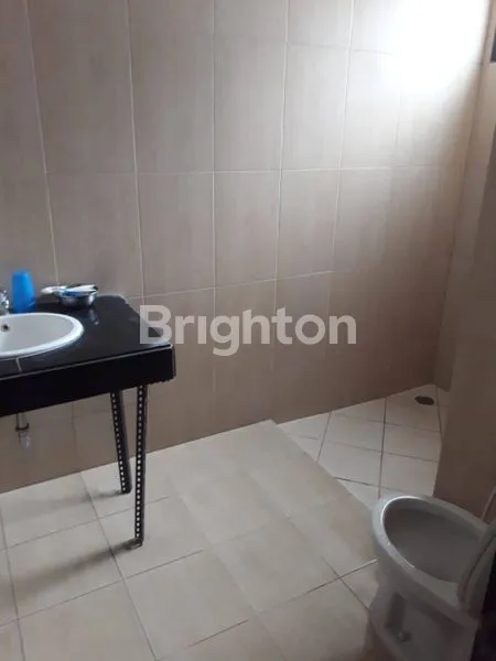 image RUMAH 2 LANTAI MANYAR, SIAP HUNI MINIM RENOVASI. AREA FAVORIT SURABAYA TIMUR (1)