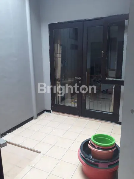 image RUMAH 2 LANTAI MANYAR, SIAP HUNI MINIM RENOVASI. AREA FAVORIT SURABAYA TIMUR (6)