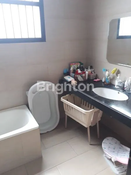 image RUMAH 2 LANTAI MANYAR, SIAP HUNI MINIM RENOVASI. AREA FAVORIT SURABAYA TIMUR (2)