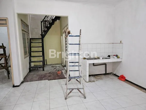 image DI SEWAKAN RUMAH 1,5 LANTAI DI PERUMAHAN NIRWANA EKSEKUTIF SURABAYA (4)