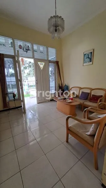 image RUMAH LUAS DI JALAN UTAMA ARAYA MALANG (2)