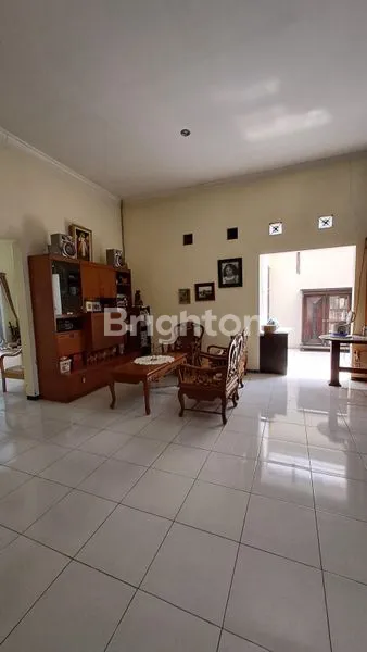 image RUMAH LUAS DI JALAN UTAMA ARAYA MALANG (3)