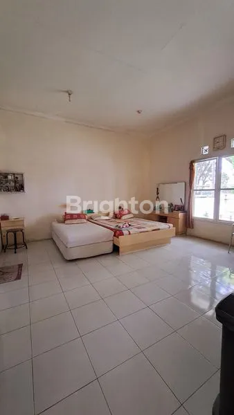 image RUMAH LUAS DI JALAN UTAMA ARAYA MALANG (4)