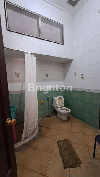 image RUMAH LUAS DI JALAN UTAMA ARAYA MALANG (6)