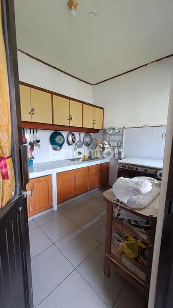 image RUMAH LUAS DI JALAN UTAMA ARAYA MALANG (8)