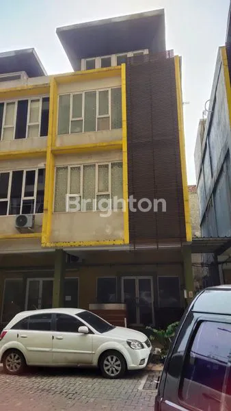 image RUKO TIGA LANTAI TERSEDIA SERTA TERAWAT DENGAN BAIK (1)