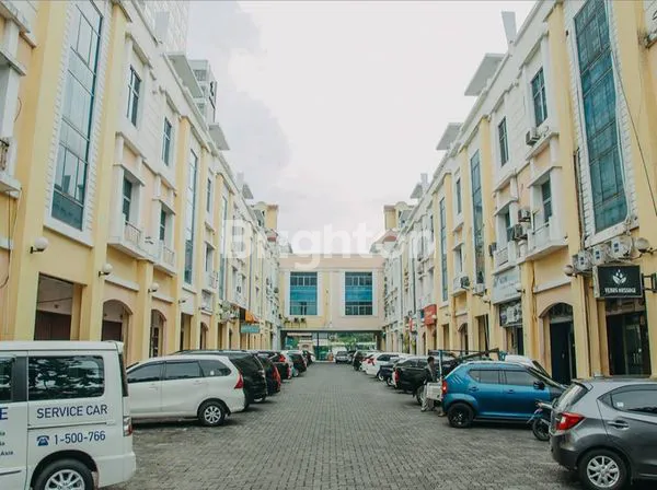 RUKO 3 LANTAI DISEWAKAN. SIAP DIPAKAI. SISA 4 UNIT AJA LOH!