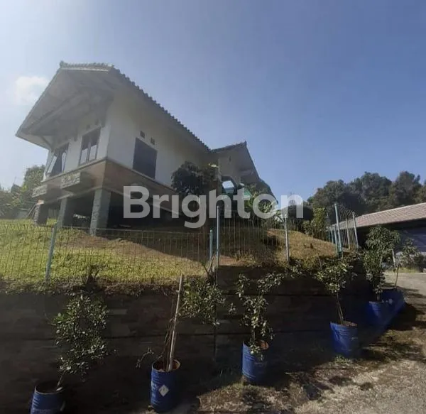 image RUMAH VILLA DI LEMBANG HITUNG TANAH VIEW KOTA BANDUNG (6)