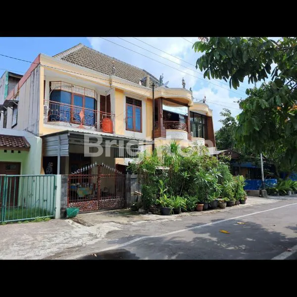 image RUMAH SIAP PAKAI! 2 LANTAI, ROW JALAN 3 MOBIL PAPASAN!! ESTETIK BUDAYA JAWA! SANGAT TERAWAT SERTA NUANSA KLASIK JAWA! ISTIMEWA (1)